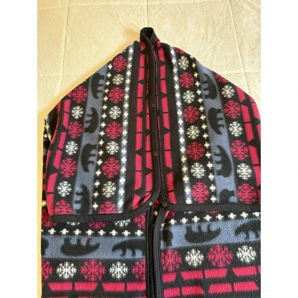 Cuddle Wrap Wearable Zip Snap Stadium Blanket Bear Silhouette Snowflakes EUC